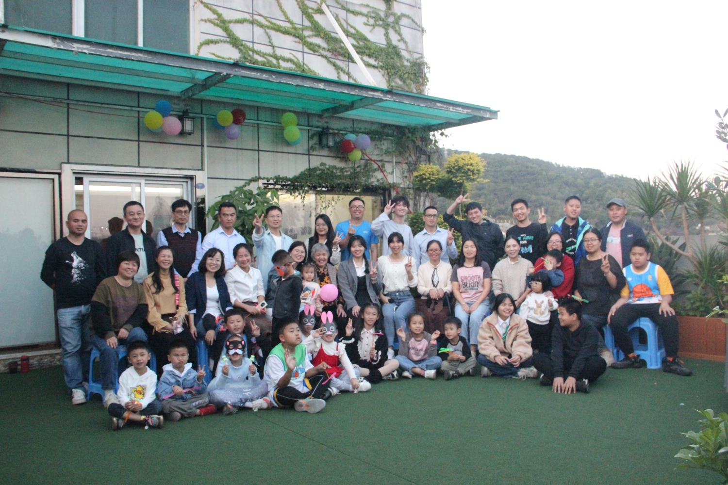 E:\lys\工作\綜合部\公司重大活動、新聞\2023.11.28 家庭開放日&八十分大賽\網(wǎng)站\合照.JPG